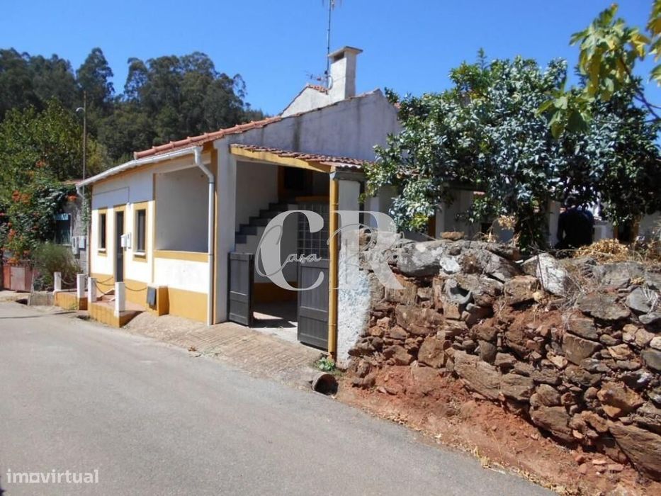 Casa de campo com terreno próximo de Alvaiázere.
