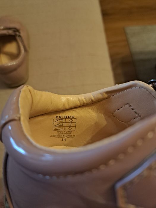 Pantofelki lakierki Friboo