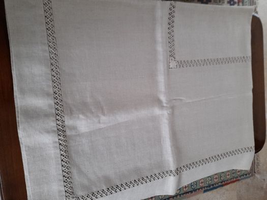 (VENDIDO) Decore sua Mesa com Elegância: Toalha de Linho Artesanal à