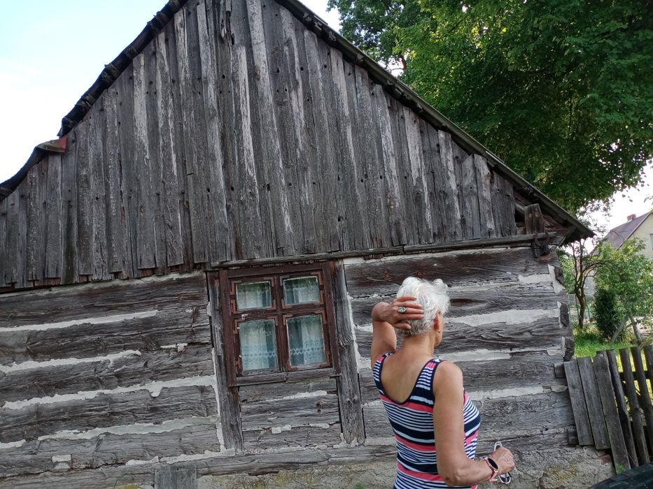 Sprzedam drewniany 200 letni dom  do rozbiórki  z działką uzbr. 42 ary