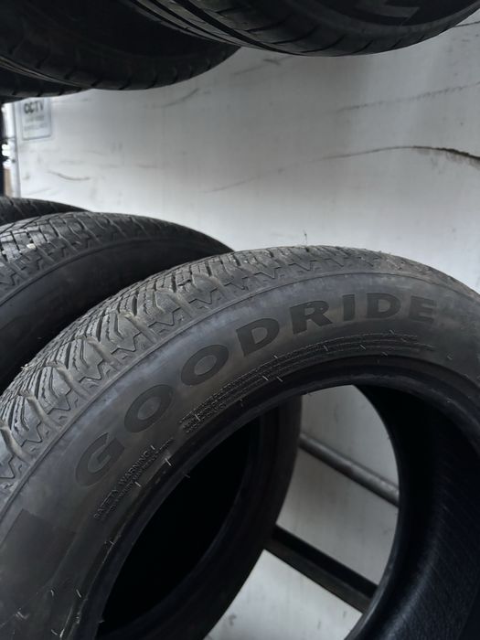 Продам зимову резину 205/55 R16 Goodride
