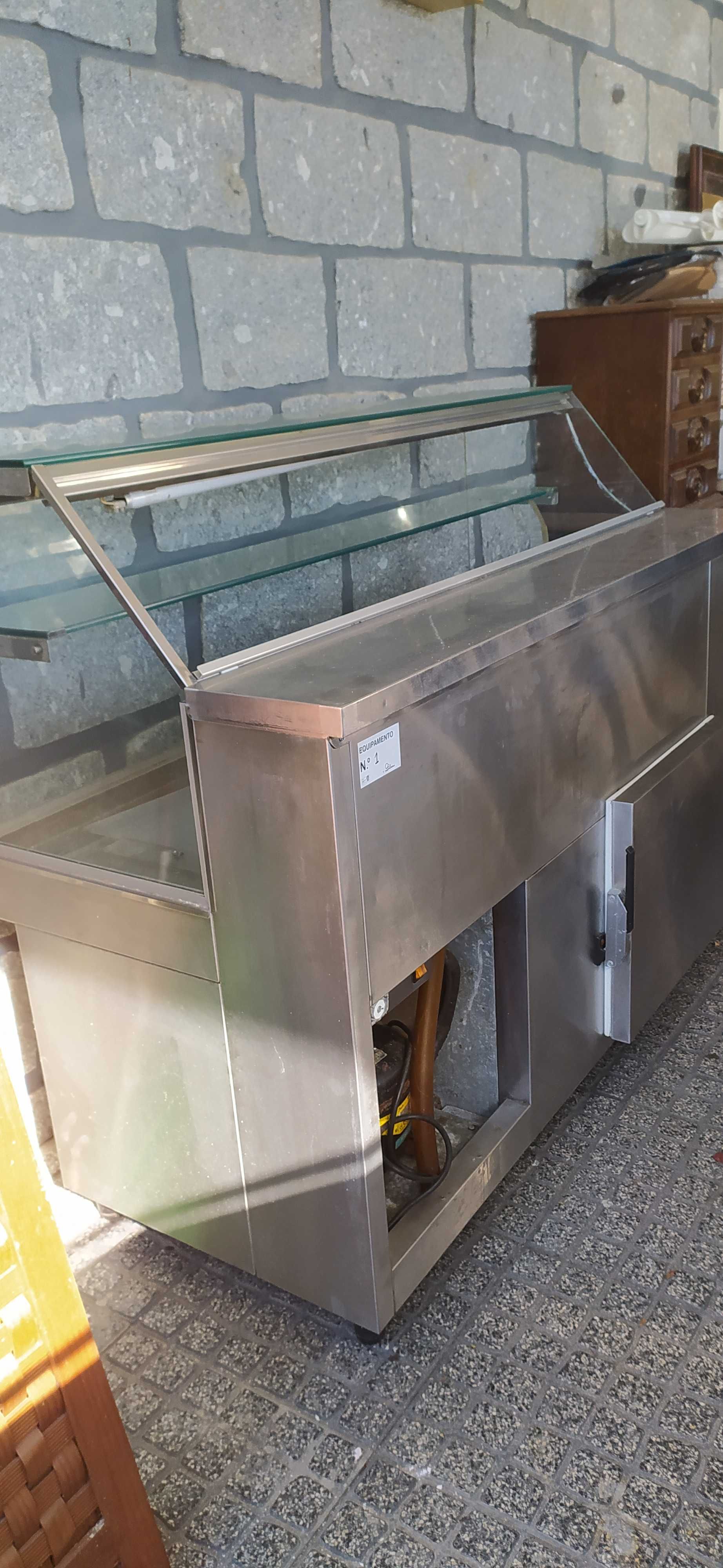 Vitrine frigorífica em inox