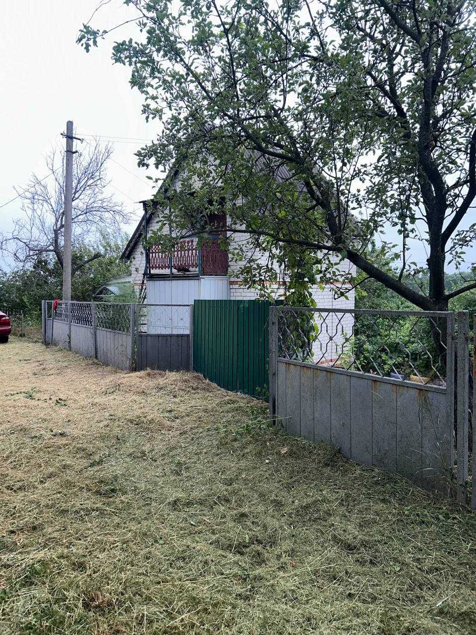 Продам дачу біля ставка