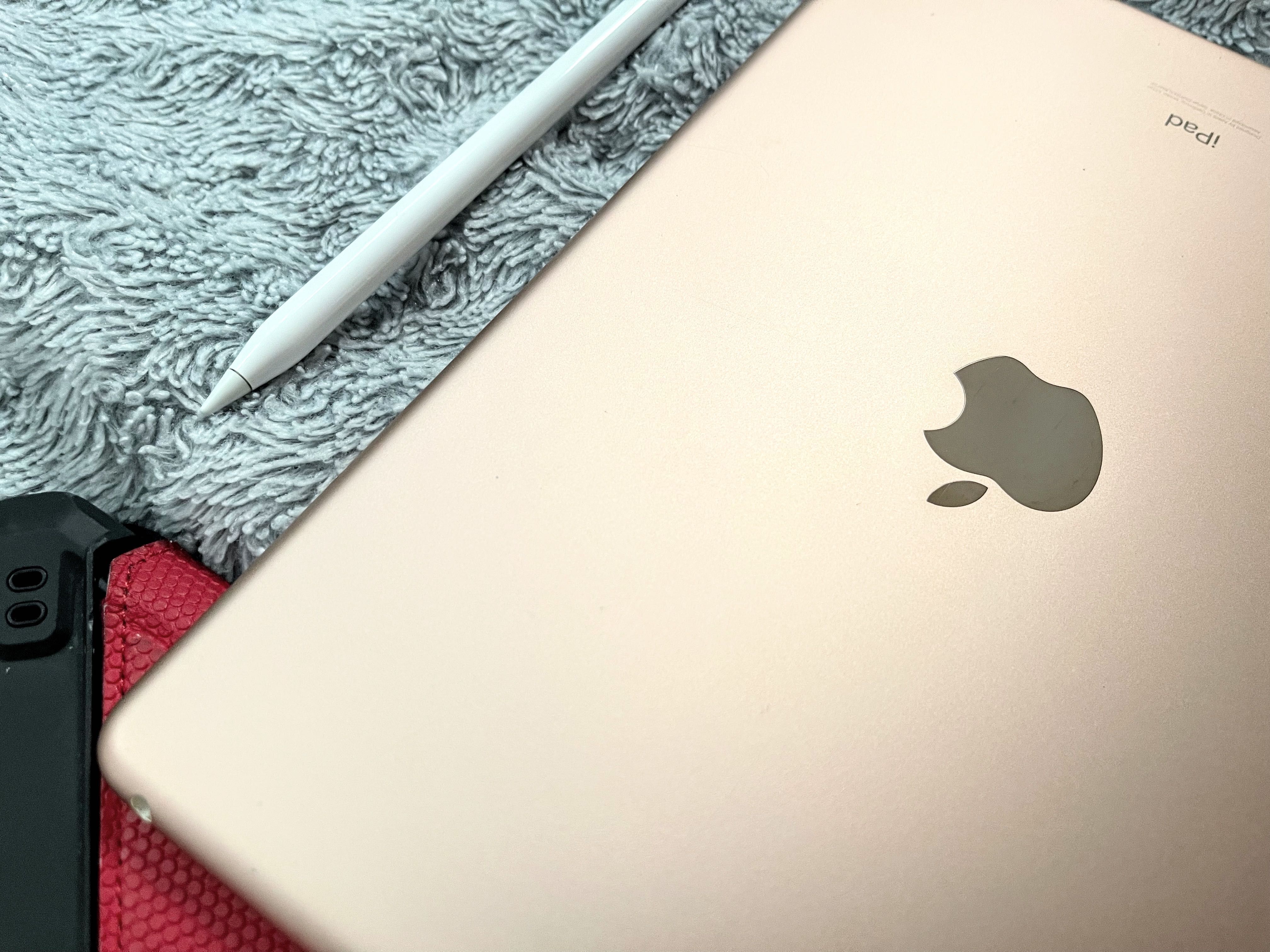 IPad 7 (32 gb) wi-fi + чехол UAG! А2197