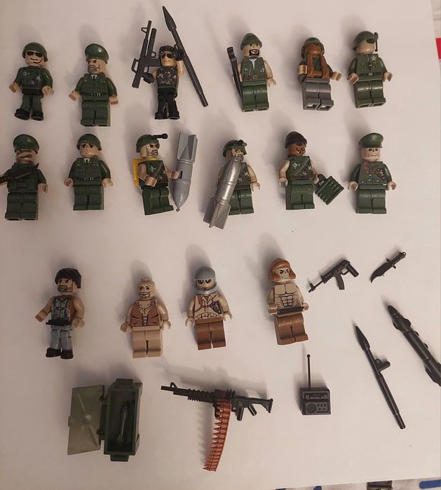 Cobi żołnierzyki 16 sztuk