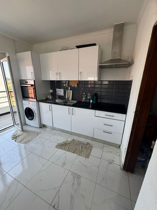 Quarto para arrendar em moradia Azambuja