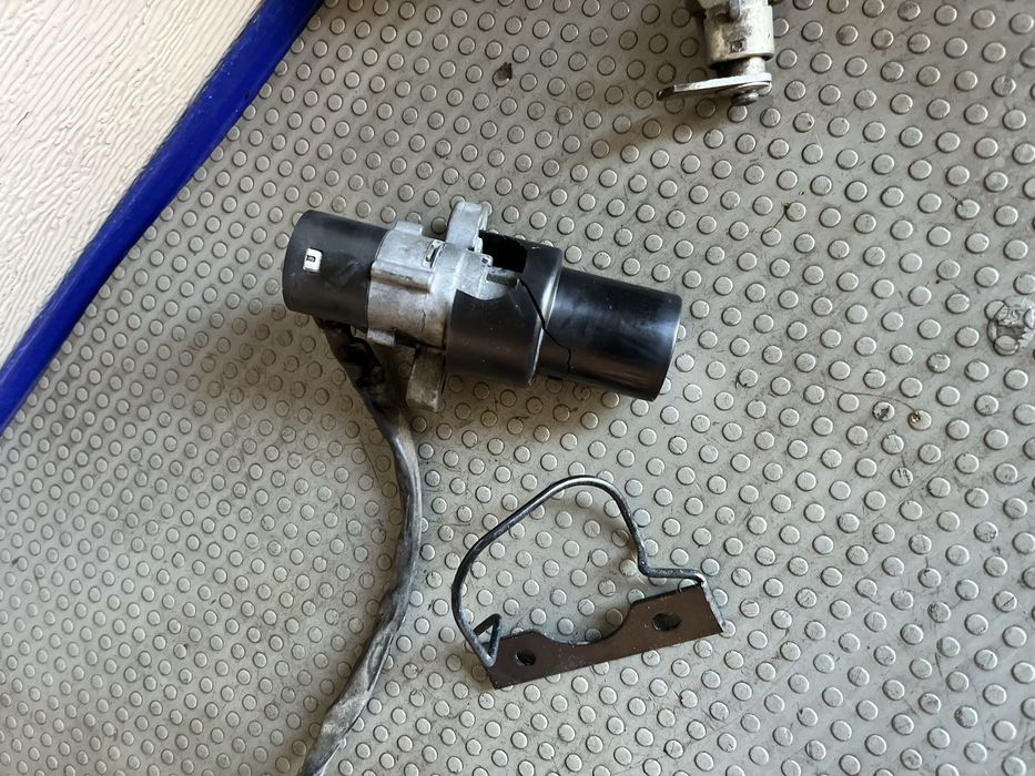 Stacyjka yamaha yzf r125 korek zamek zestaw staryowy