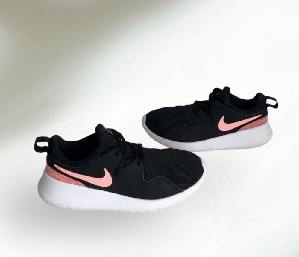 Кросівки Nike на дівчинку 30 розмір