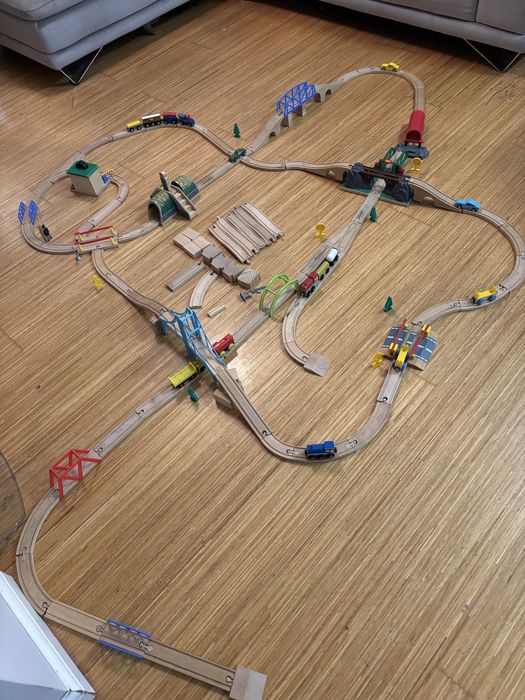 Mega duży zestaw torów drewnianych kolejka z pociągami i samochodami