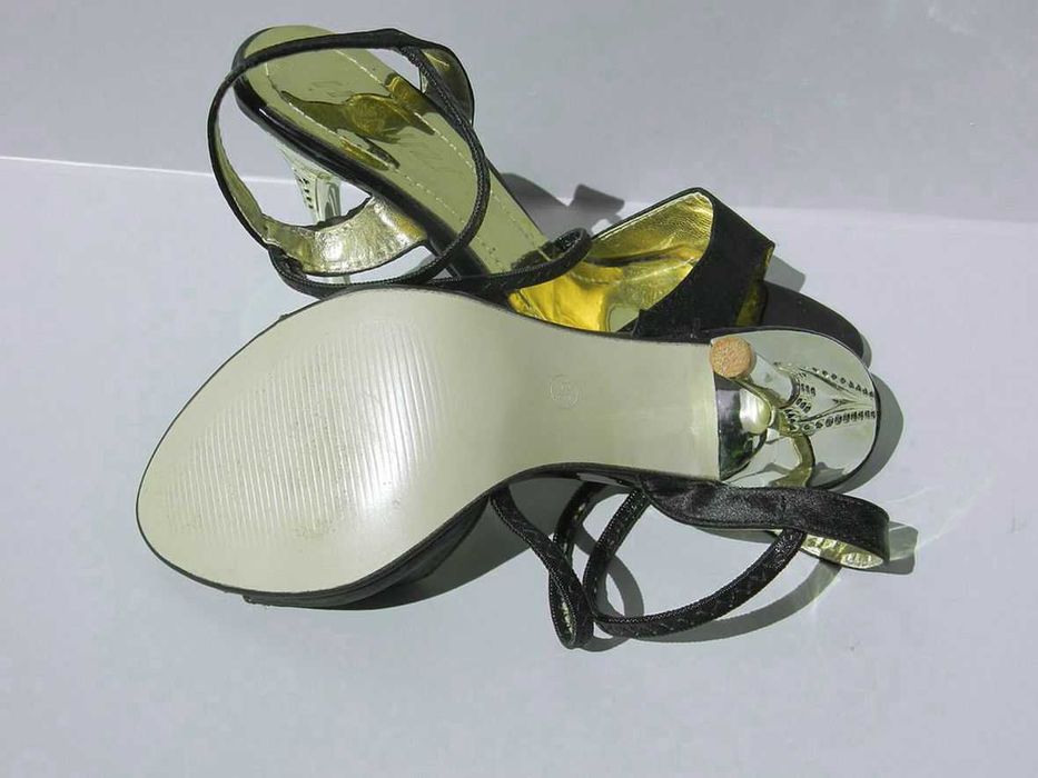 Seksowne ubierające nogę *HONIZI* roz 36