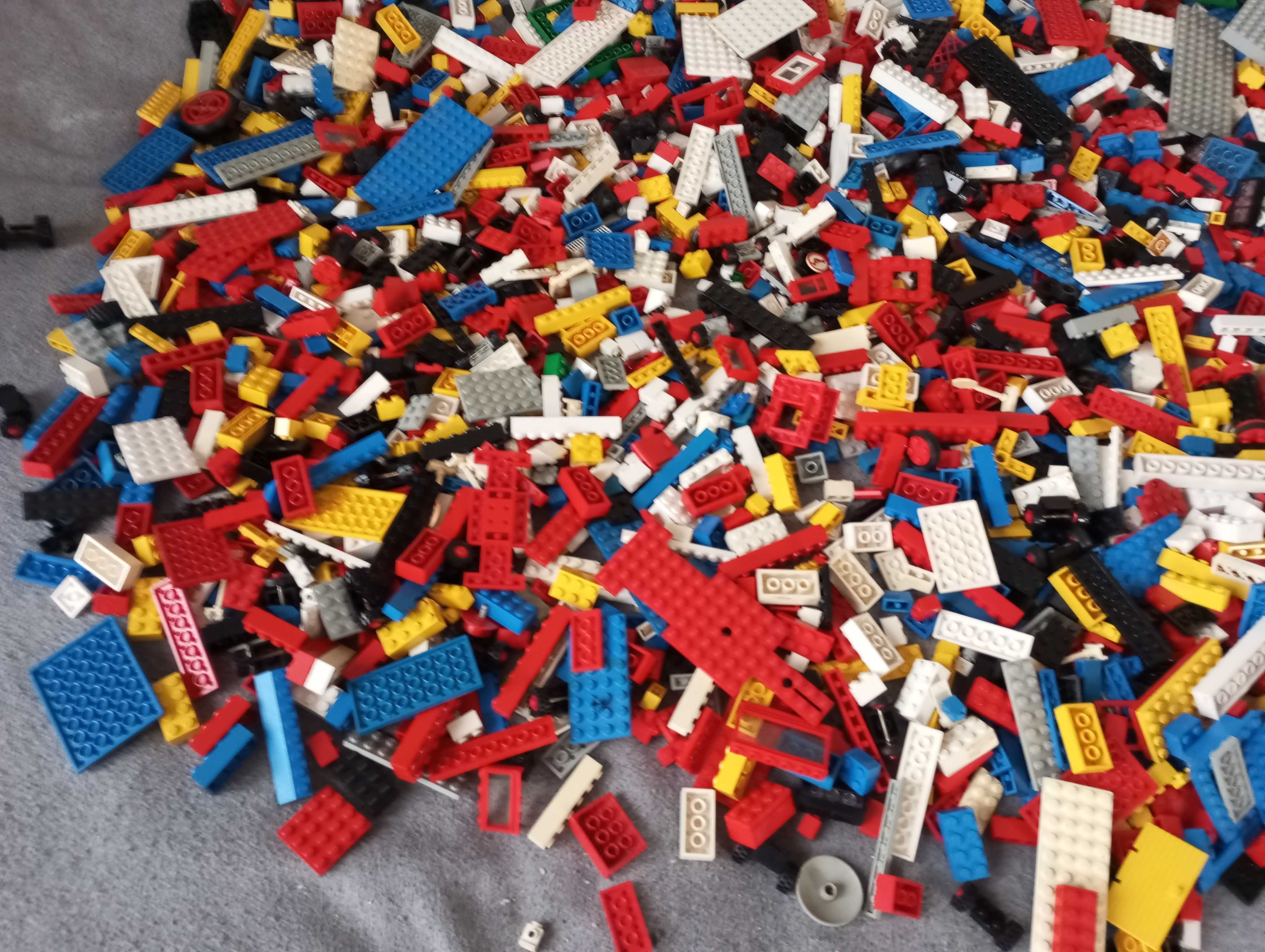 Lego 7,7 kg + figurki i elementy przeźroczyste. Lata 70/80-te.