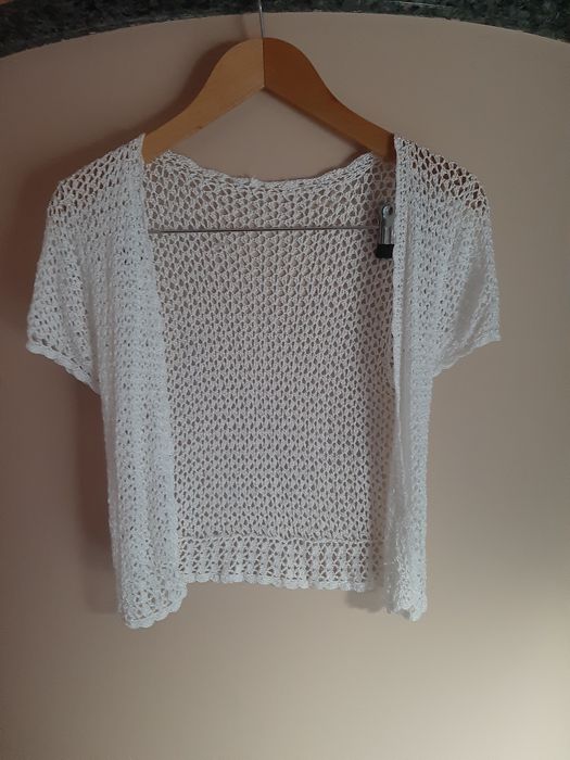 Narzutka biała włoska kolekcja damska brak metki dziergana kamizelka