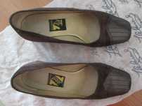 sapatos castanhos nº36, em pele