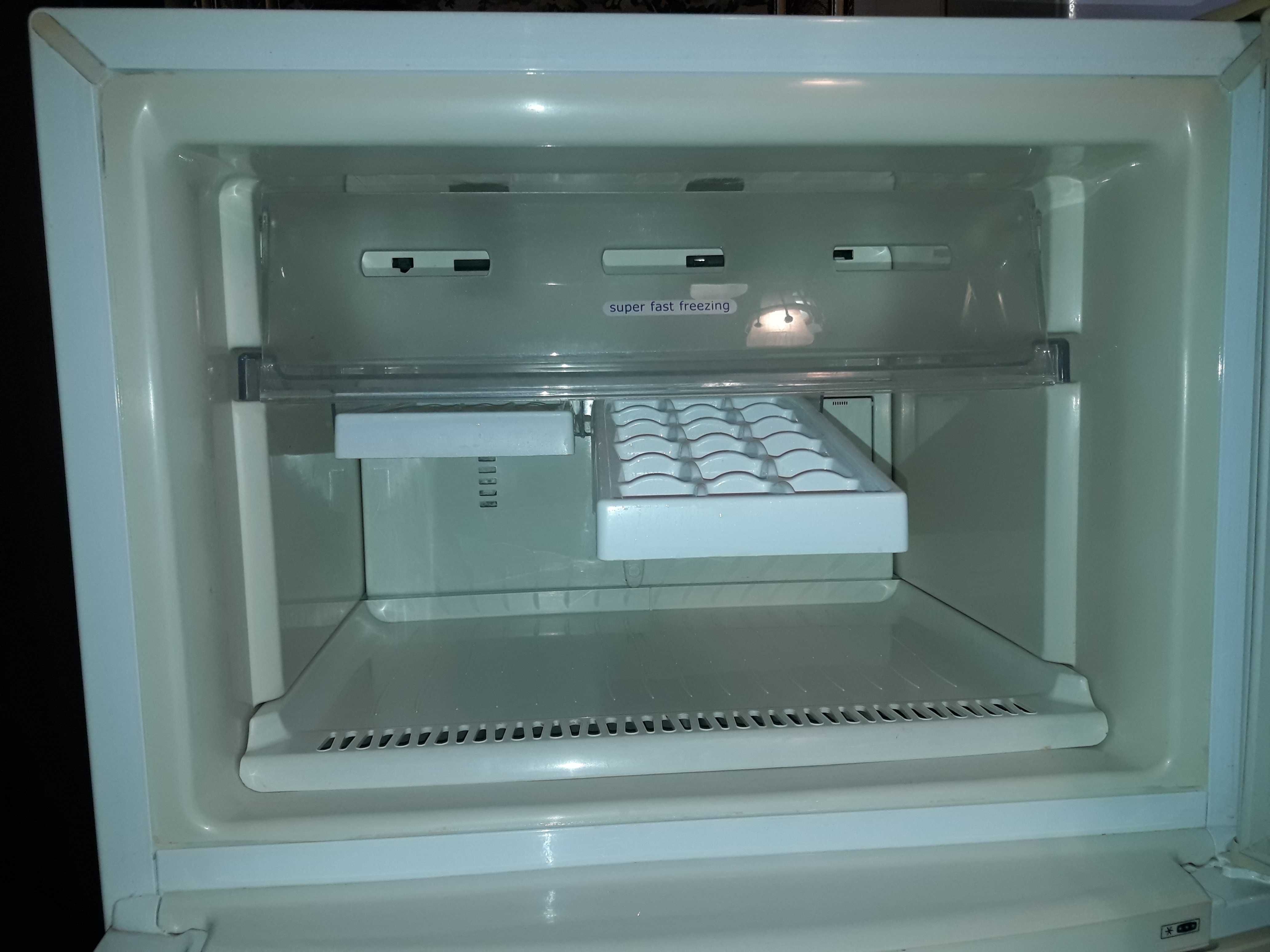Холодильик Whirlpool ARC4010