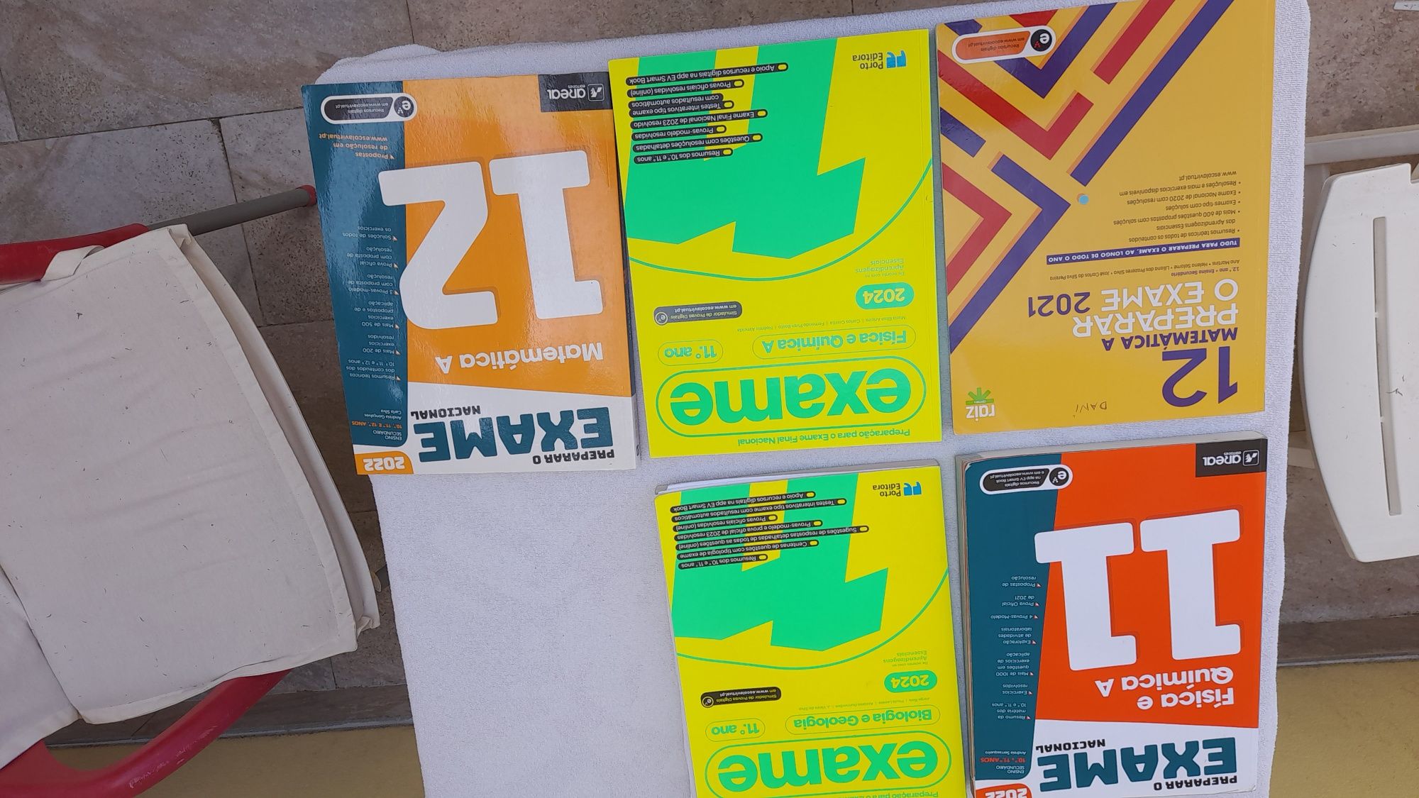 Livros de preparação  para exames 11 e 12 ano