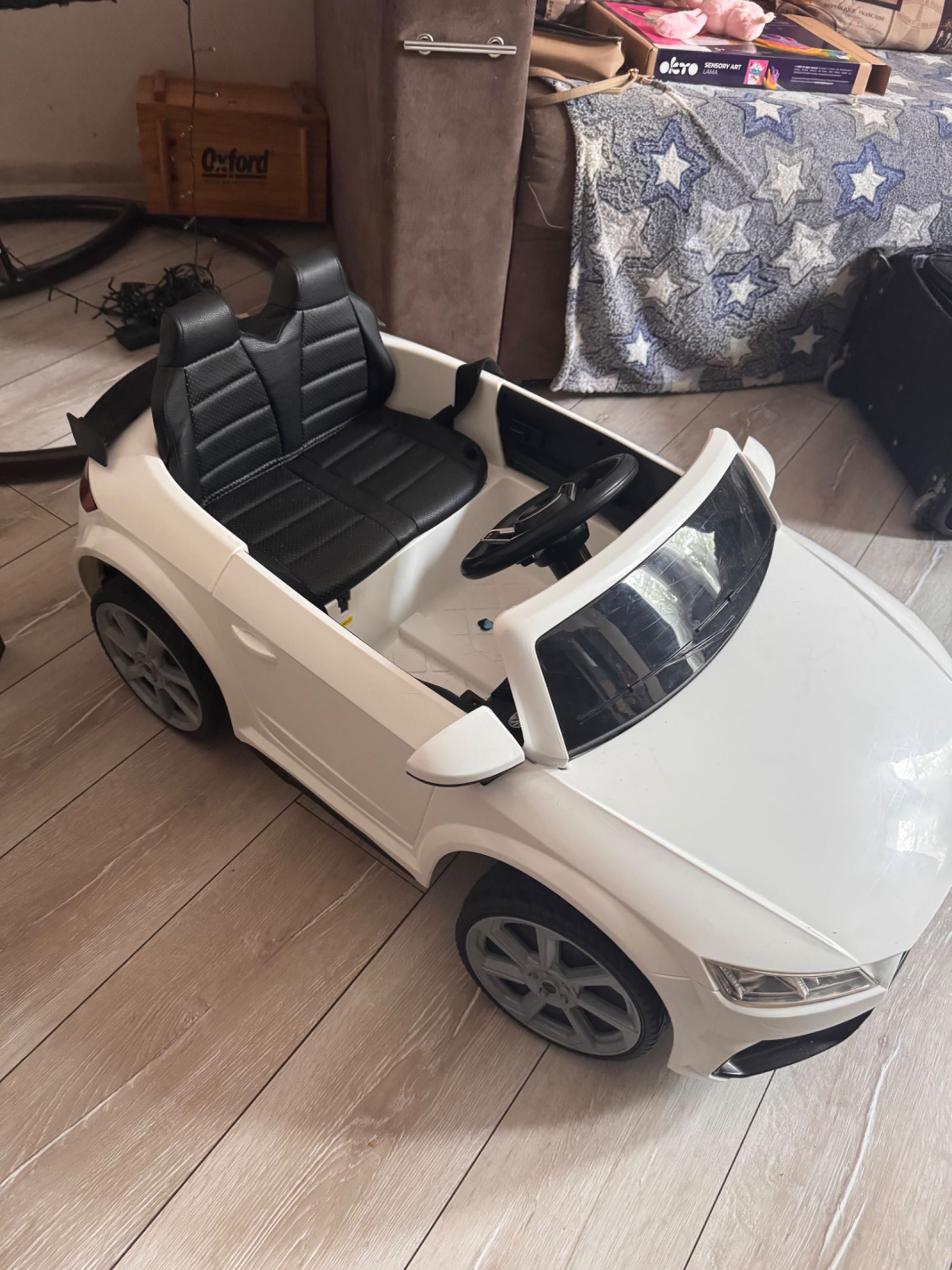 Дитячий електромобіль Audi білий з ліцензією на 2 кріселка