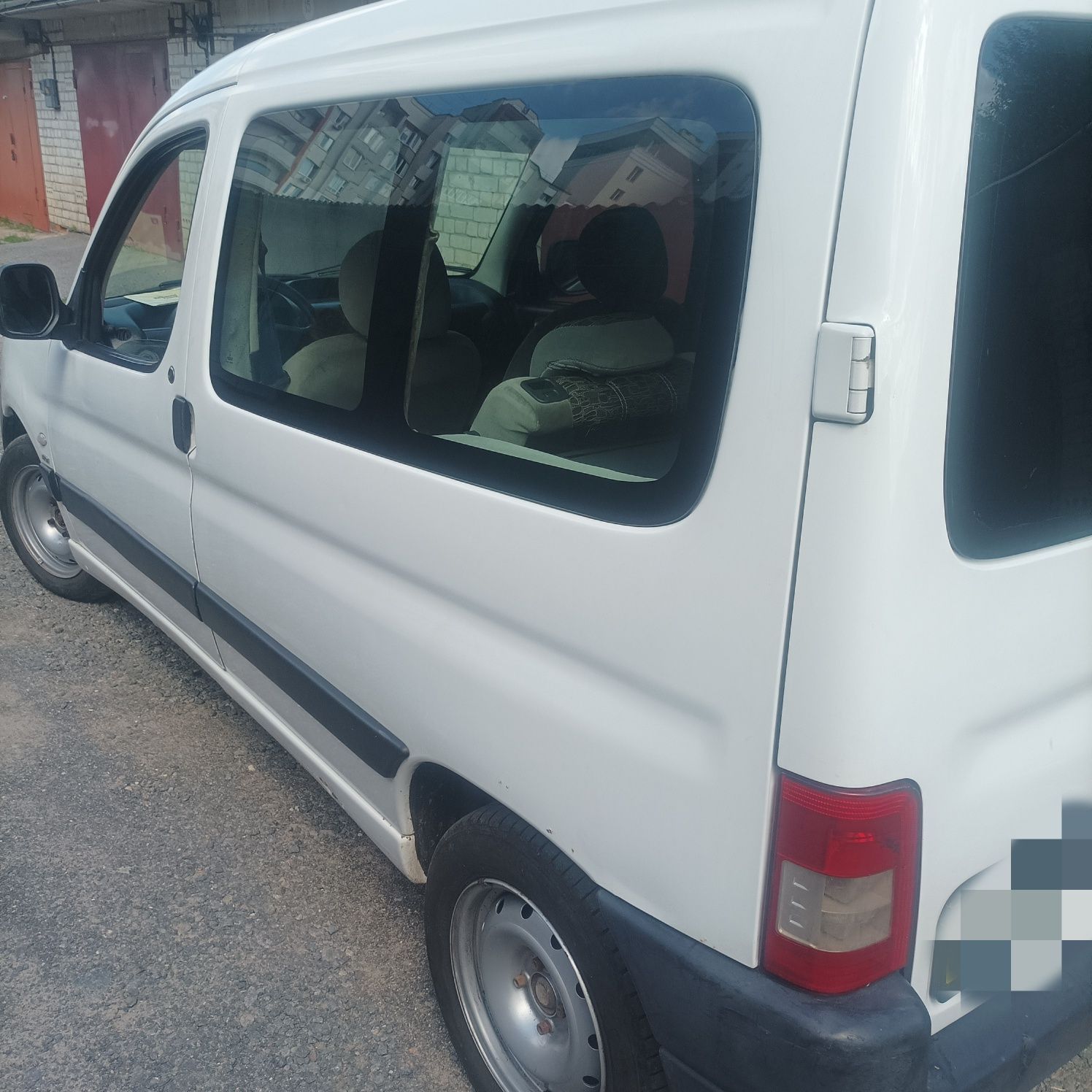 Автомобіль Пежо Партнер