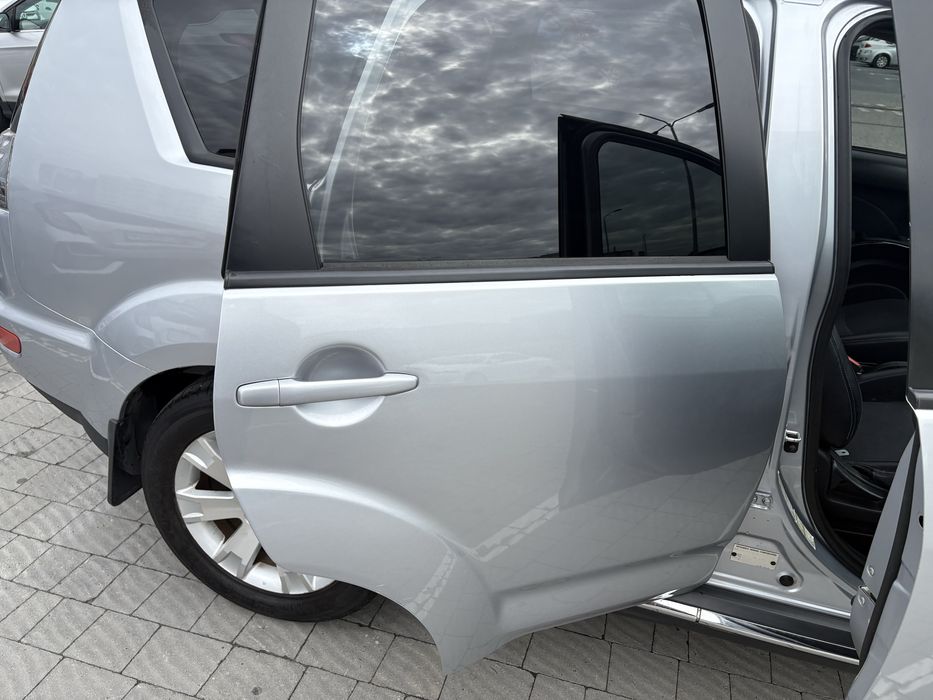 Mitsubishi outlender xl 2011 2.4 бензин, варіатор (автомат)