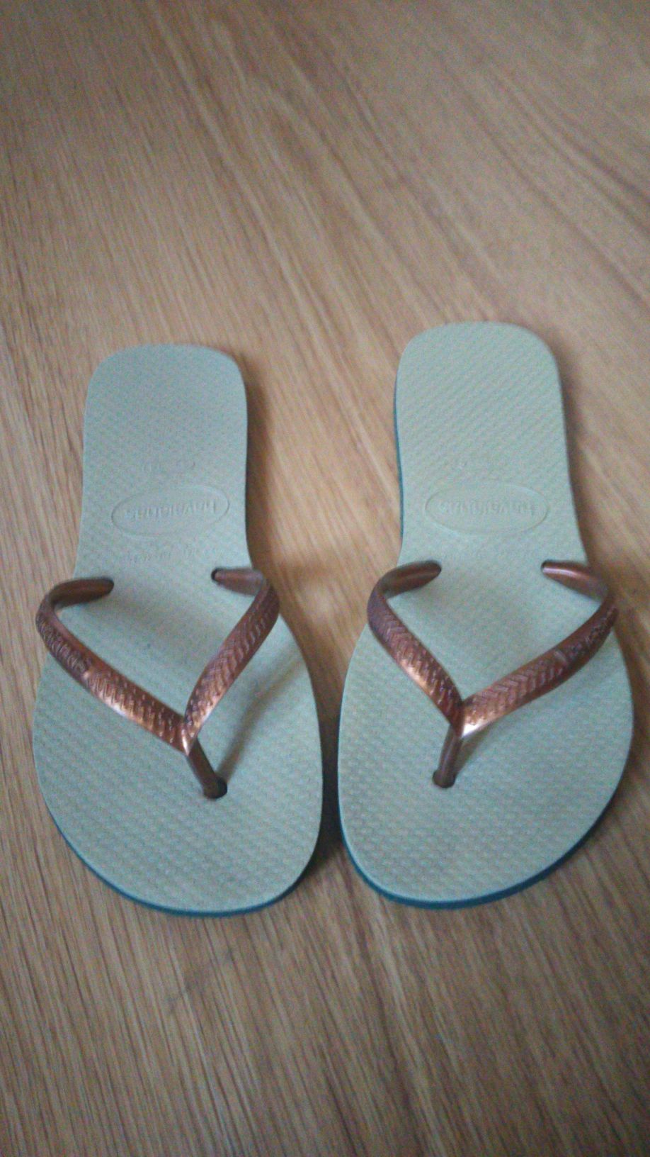 Havaianas slim creme e dourado