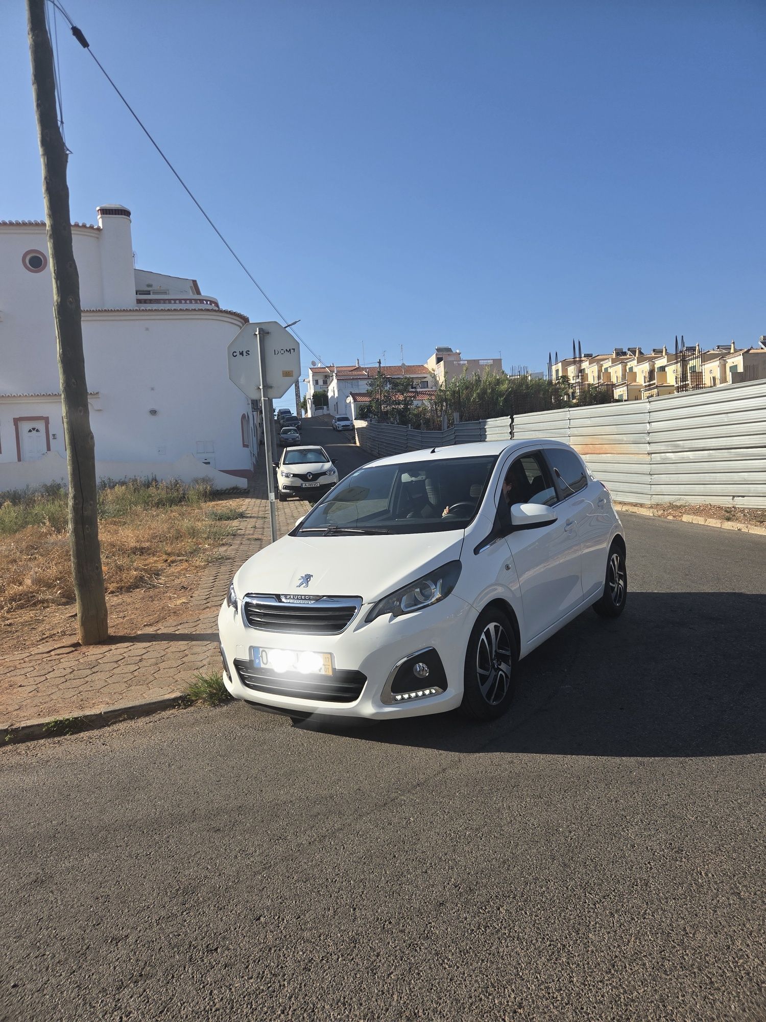 Peugeot 108 ALURE DE 2017 com poucos Km