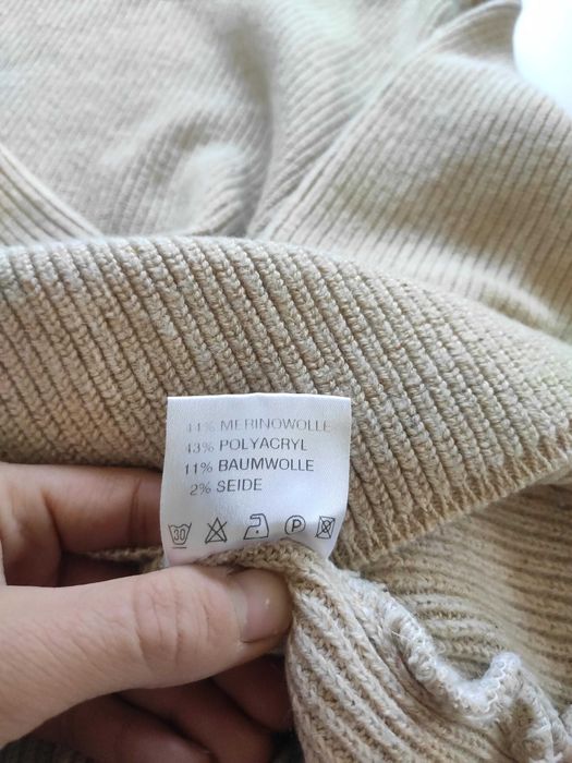 beżowy sweter z golfem prążkowany wełniany z jedwabiemS M