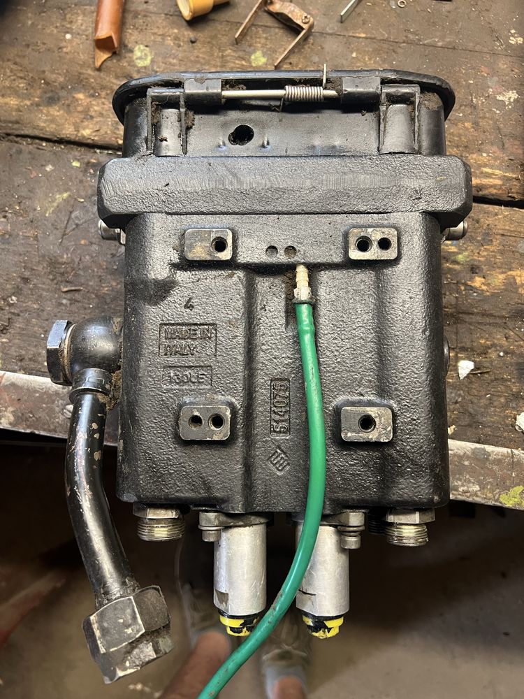Rozdzielacz 2 sekcyjny Walvoil SDM 143/2