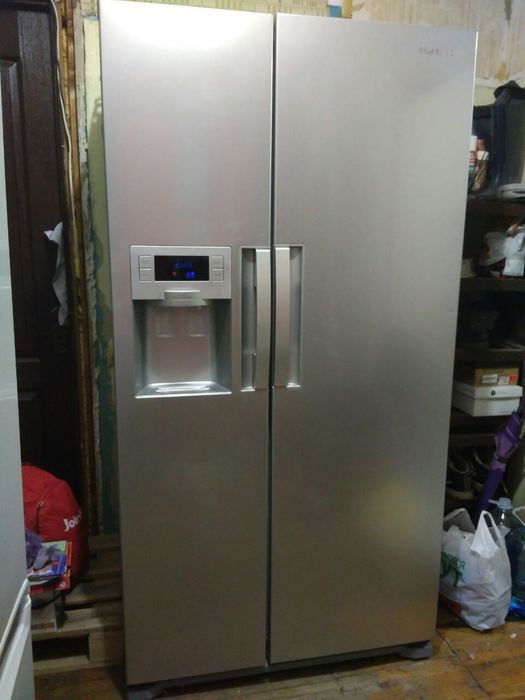 Холодильник Side by Side Samsung двухдверный лёдогенератор