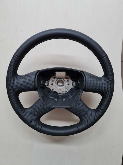 Obszycie kierownicy samochodu naturalną skórą Warszawa i okolice