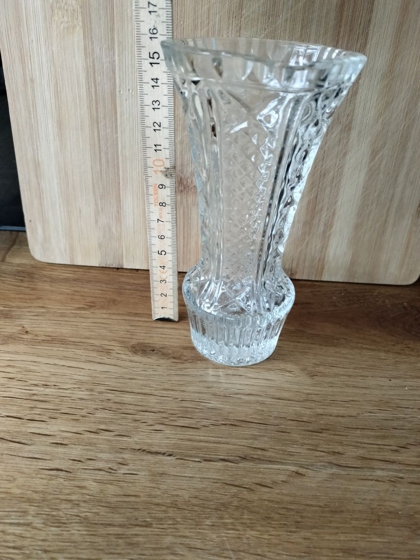 Kryształowy wazon średniej wielkości
