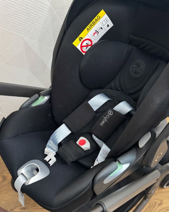 Автокрісло Cybex cloud-T 2025 року сіре і чорне