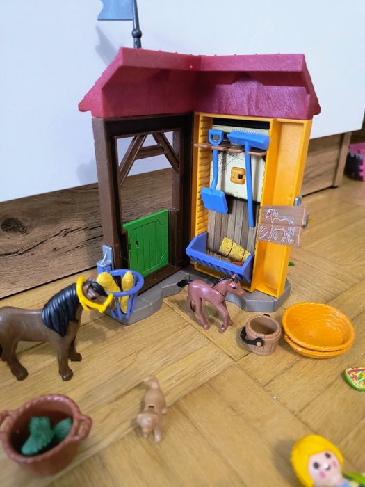 Playmobil country stadnina koni i klatki z królikami