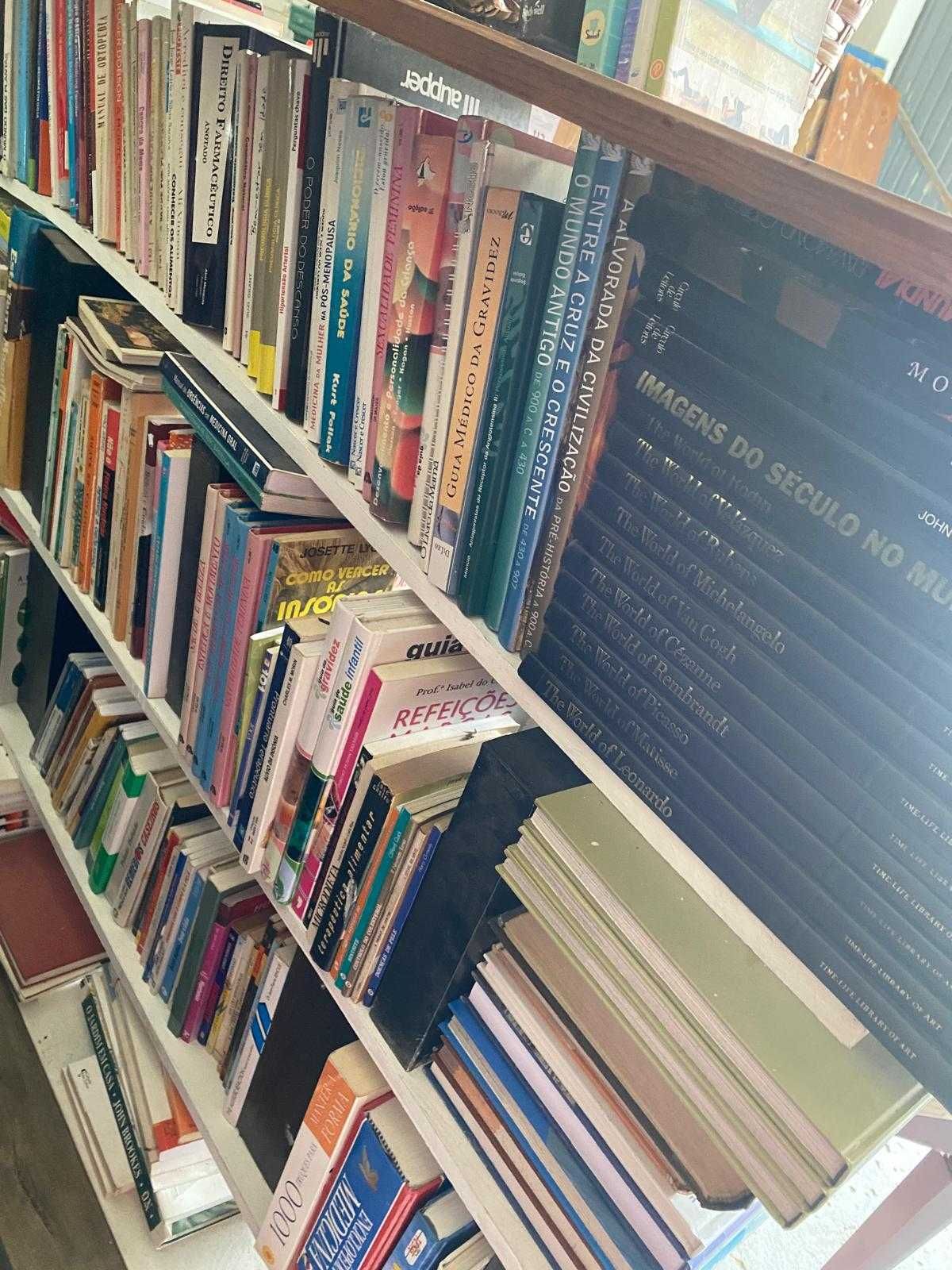 stock de 1000 livros de diferentes categorias, bom estado.