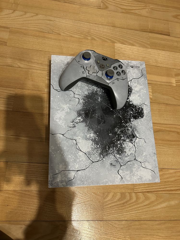 Xbox one x 1TB 4K Gears 5 edition
