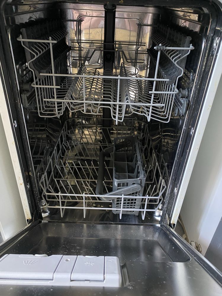 Продам посудомийну машину Electrolux