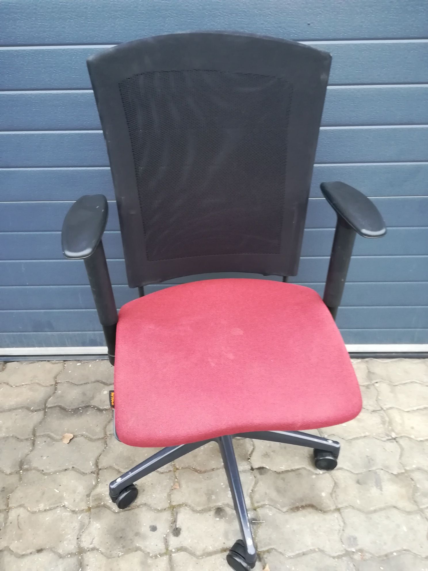 Krzesło fotel biurowy obrotowy na kółkach z podłokietnikiem