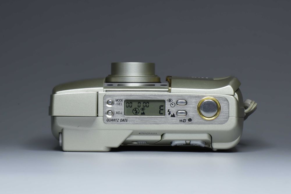 Плівковий компакт фотоапарат Nikon Lite Touch Zoom 120ED тестован