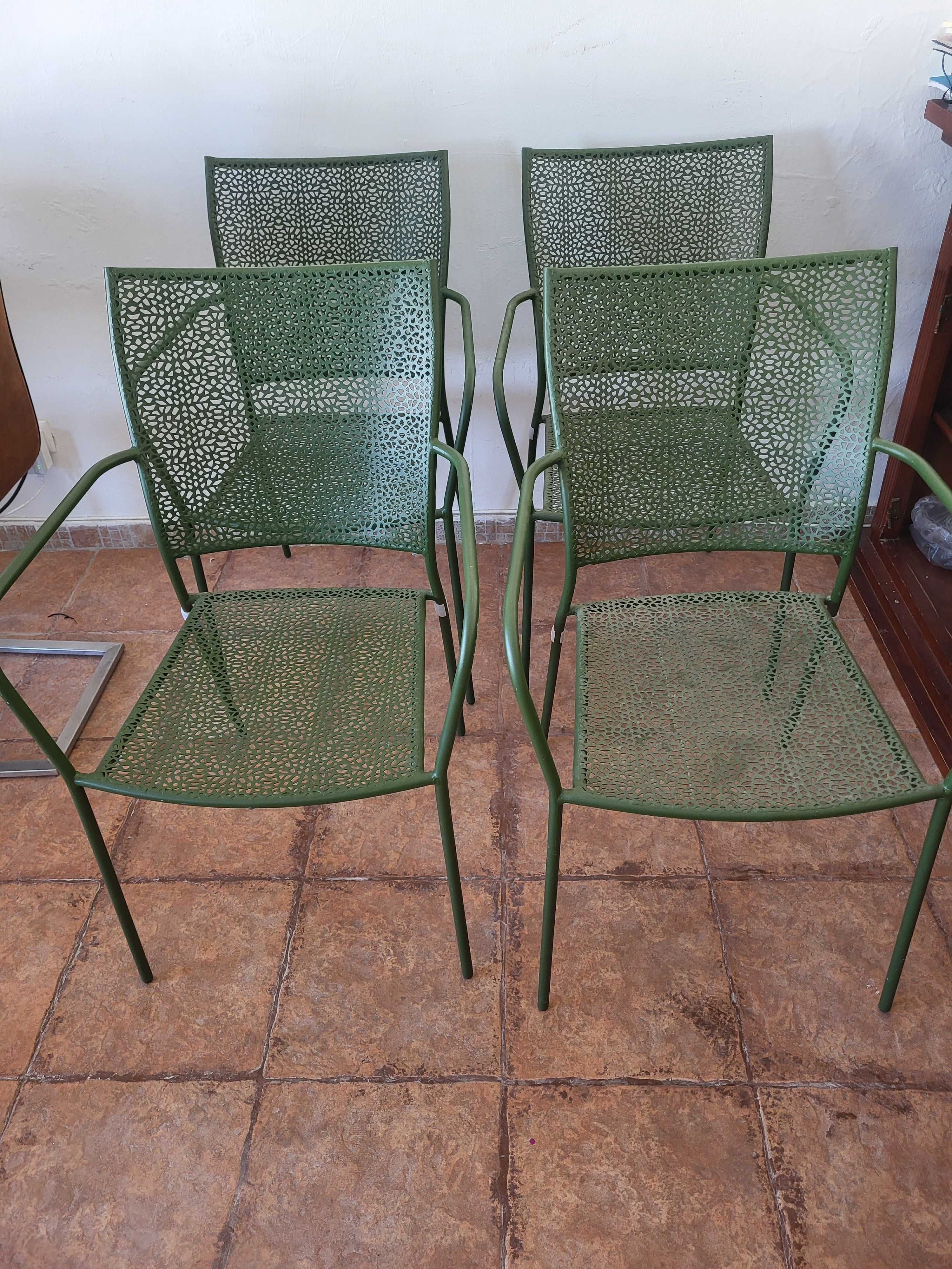4 Cadeiras de jardim em metal novas