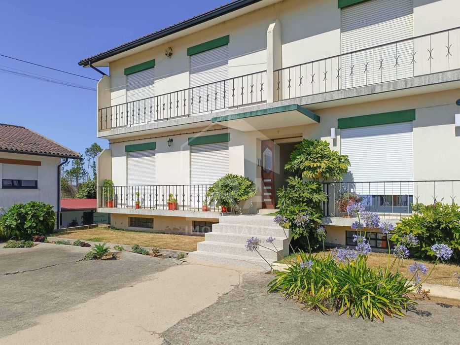 T2 em Albergaria-a-Velha (Branca) – Garagem ampla e Varandas