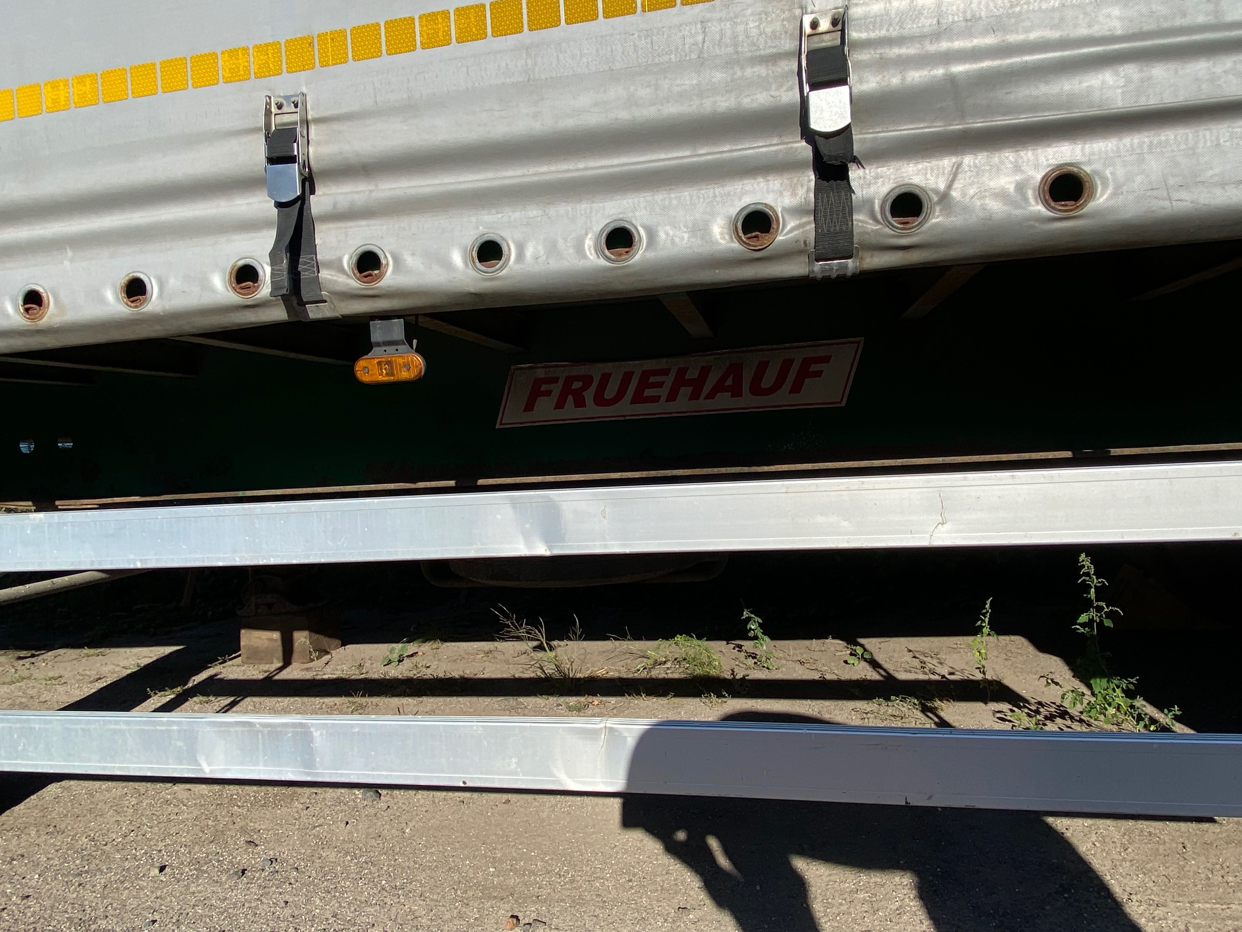 Напівпричіп тентовантй FRUEHAUF TX34
