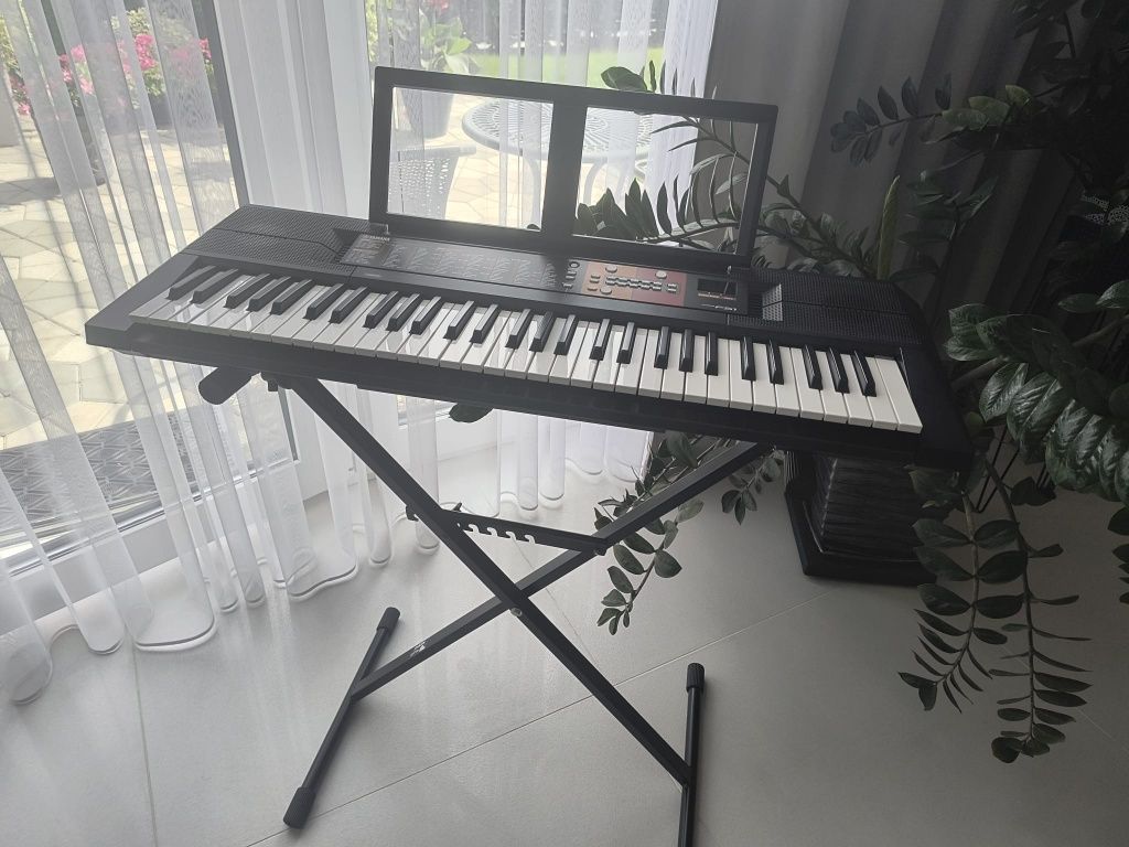 Yamaha PSR F51 keyboard