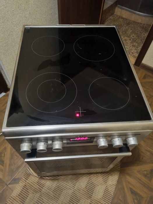 Повнорозмірна плита AEG