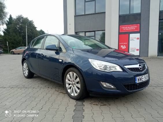 Opel Astra J 1.6 benzyna