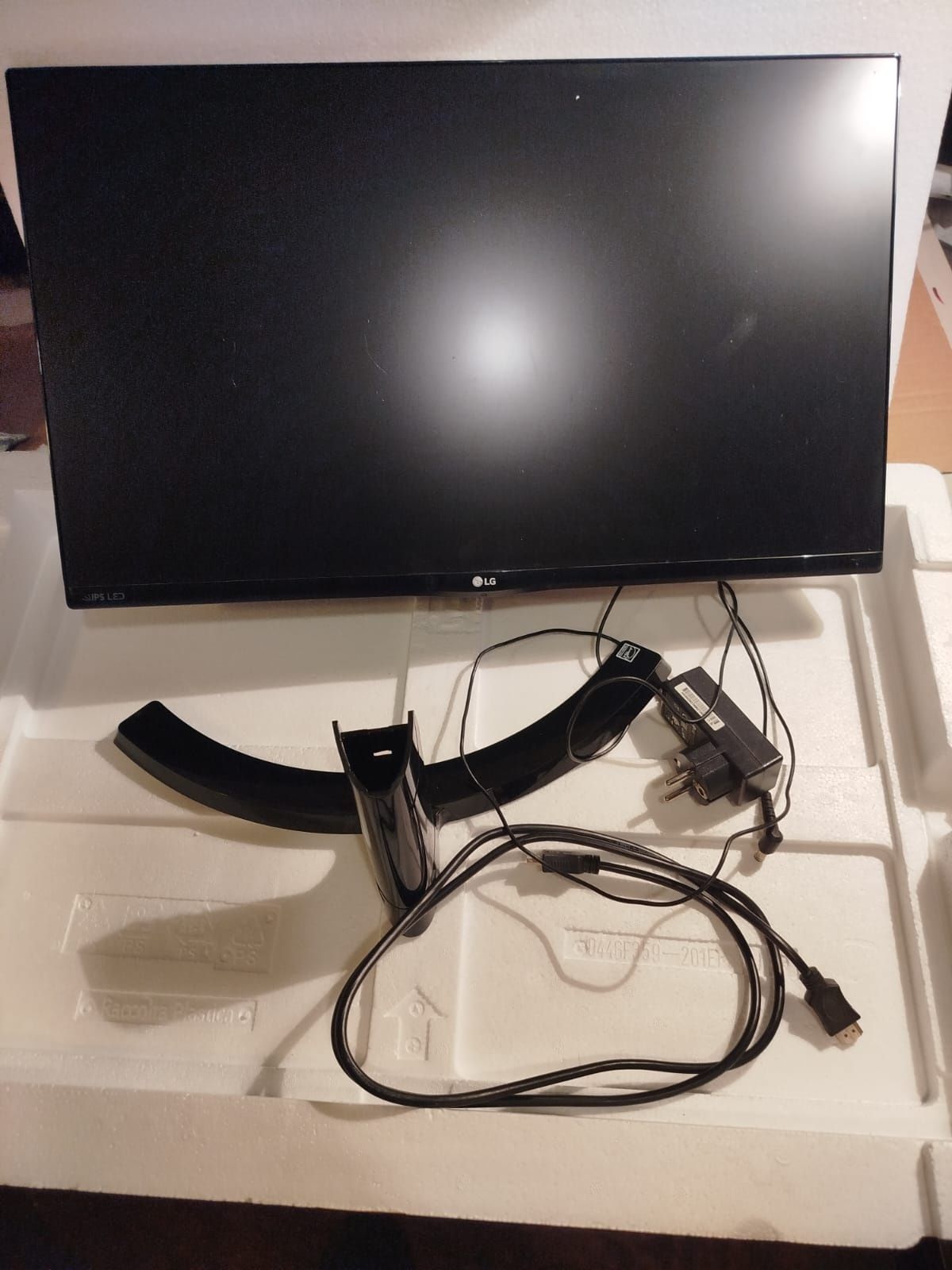 Monitor LG model 23MP68VQ-P