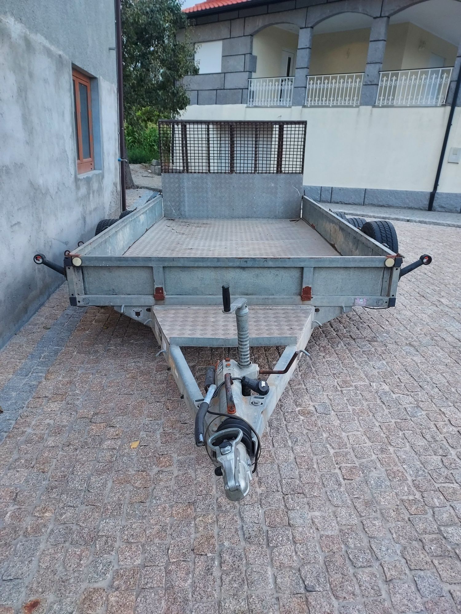 Vendo reboque porta máquinas