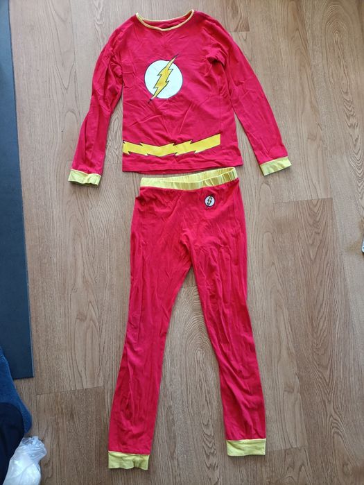 Posiadam piżame na dziecko w rozm 134/140