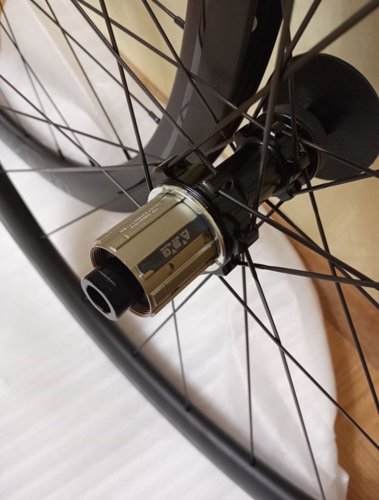 Nowe koła Ican Aero karbon szosa 40mm 28” sztywna oś tubeless