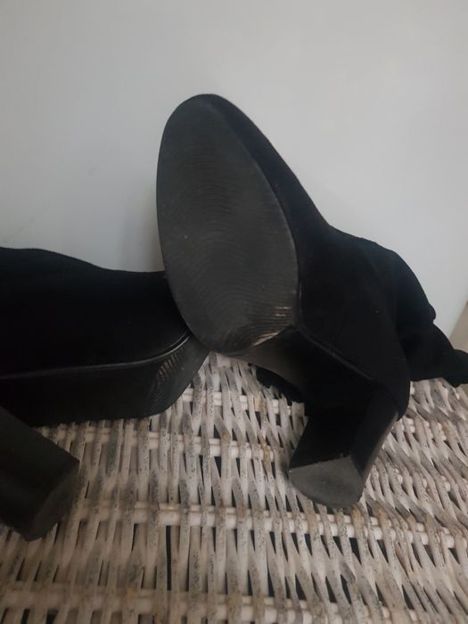 Botki czarne zamszowe na słupku