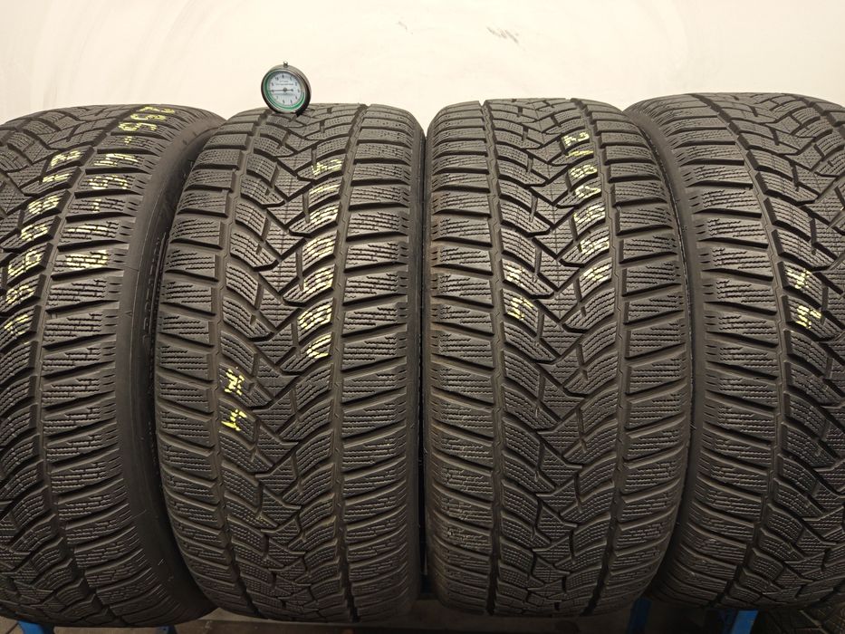 235/45R18 Dunlop WinterSport 5