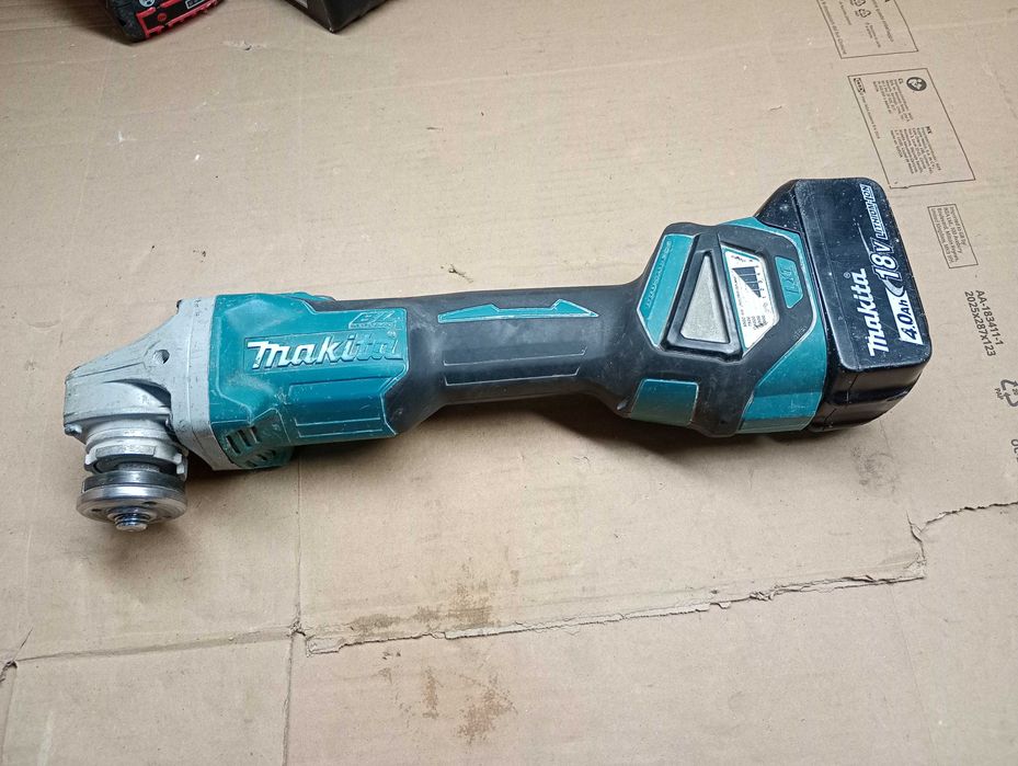 Szlifierka kątowa Makita DGA511