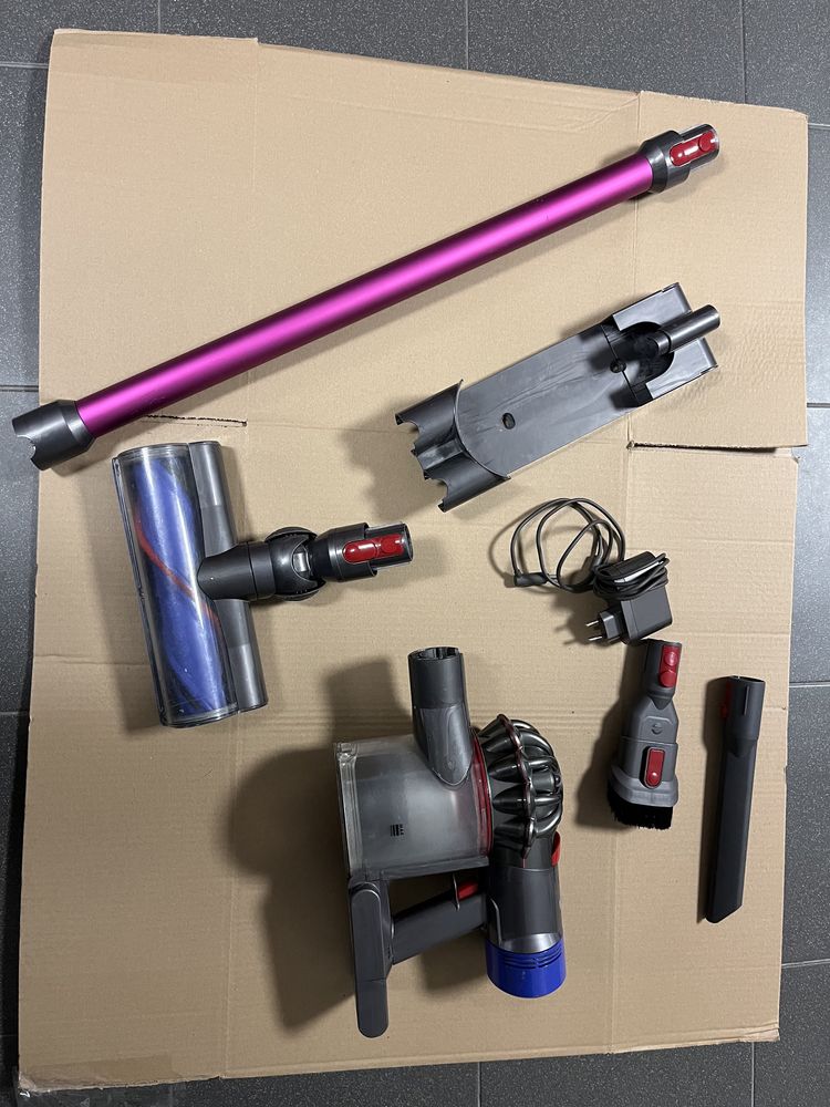 Dyson V8 odkurzacz pionowy bezworkowy